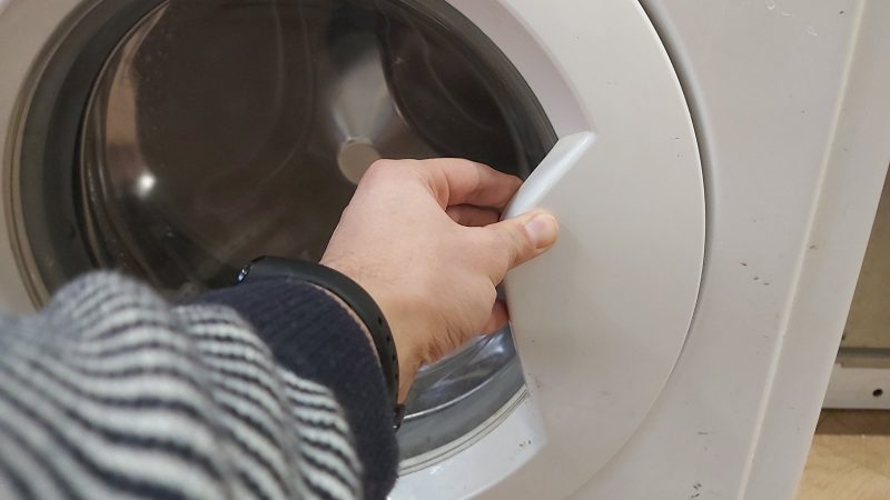 Заело дверцу стиральной машины: от диагностики до решения проблемы