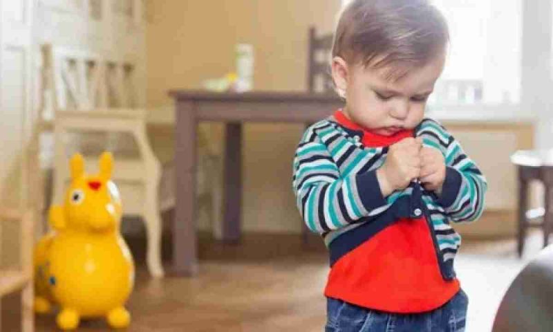 Почему ребенок 4-6 лет не хочет самостоятельно одеваться?